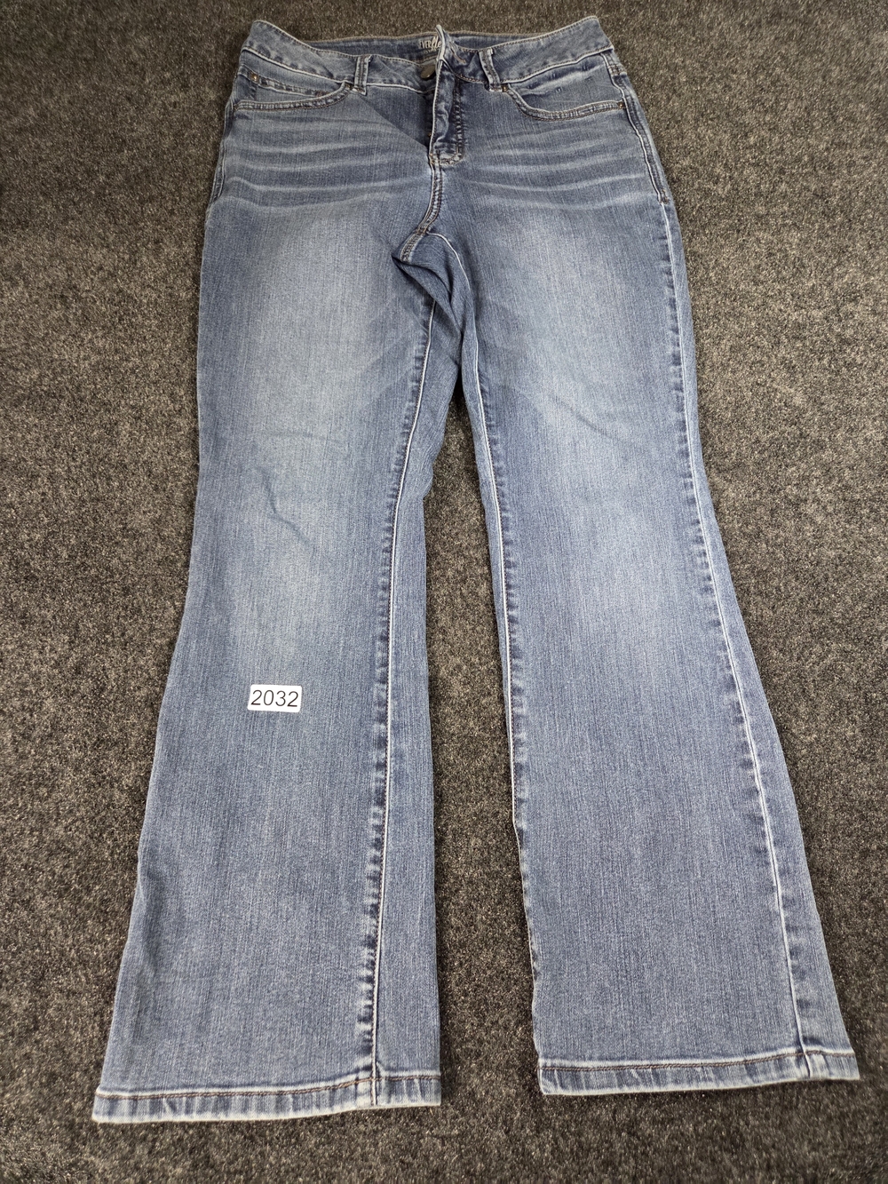 Maurices Everflex Jeans Women’s 8 Short Mid Rise Flare Light Wash Stretch Denim